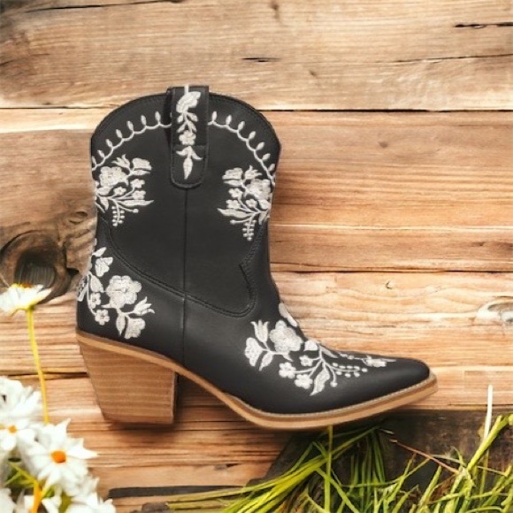 MIIM CAROLINE Black Faux Leather Embroidered Western Heeled Cowboy Booties - Picture 8 of 9